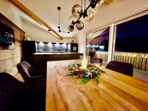 Esstisch im Winter Weihnachtliche Stimmung im Gipfelglück